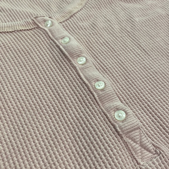 XL Pink Abercrombie & Fitch waffle patterned long sleeved shirt - Picture 2 of 7